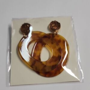 Tortoiseshell Colored Dangle Earrings